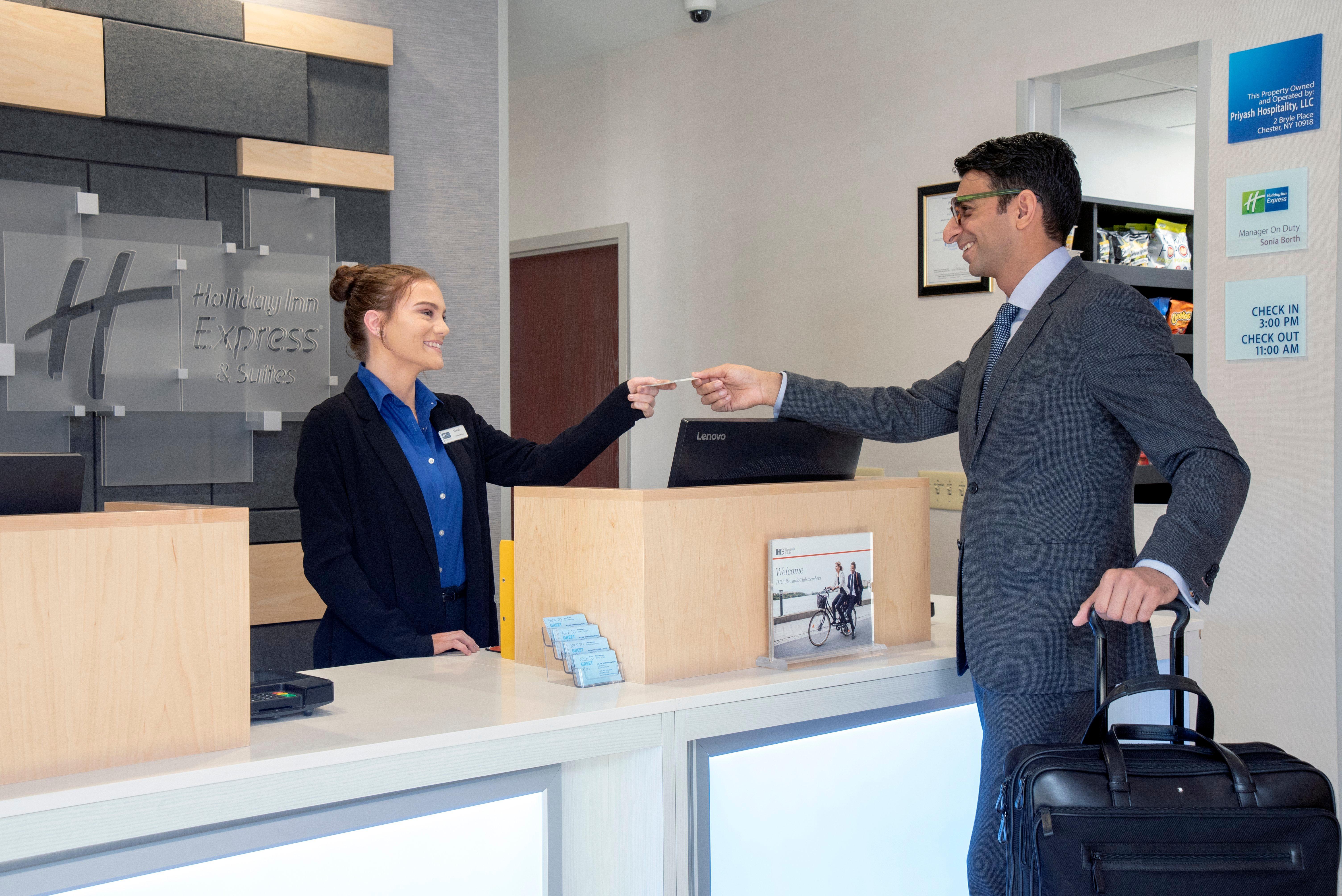 Holiday Inn Express Hotel & Suites Chester By Ihg Eksteriør bilde