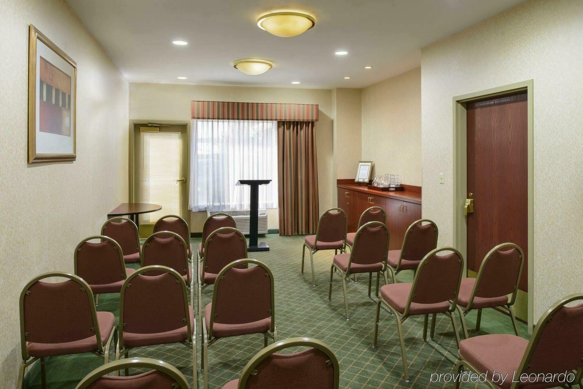 Holiday Inn Express Hotel & Suites Chester By Ihg Eksteriør bilde